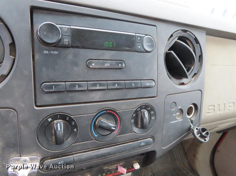 image for item AY9614 2008 Ford F250 Super Duty utility bed pickup truck