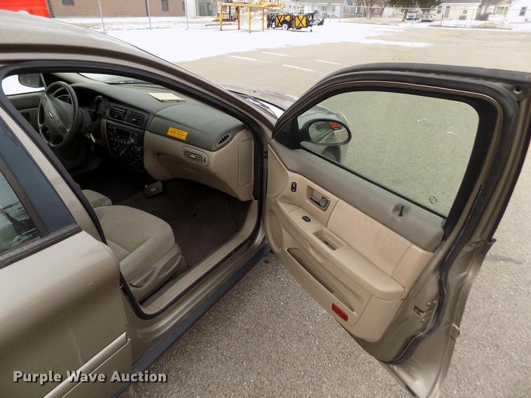 image for item DB4913 2002 Ford Taurus