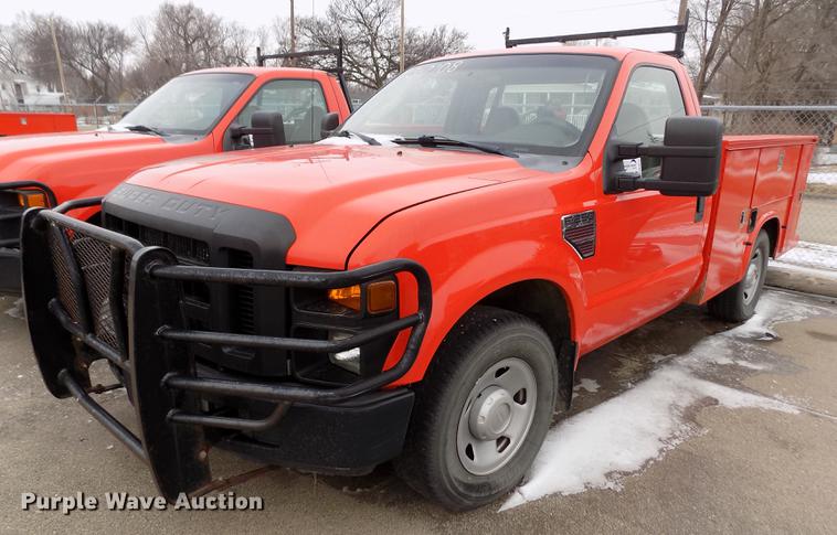 image for item DB4914 2008 Ford F250 Super Duty utility bed pickup truck