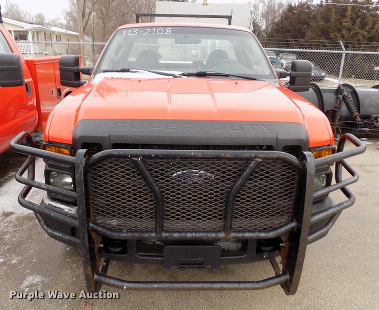 image for item DB4914 2008 Ford F250 Super Duty utility bed pickup truck