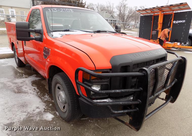 image for item DB4914 2008 Ford F250 Super Duty utility bed pickup truck