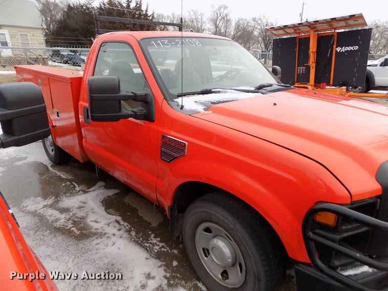 image for item DB4914 2008 Ford F250 Super Duty utility bed pickup truck