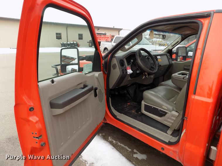 image for item DB4914 2008 Ford F250 Super Duty utility bed pickup truck