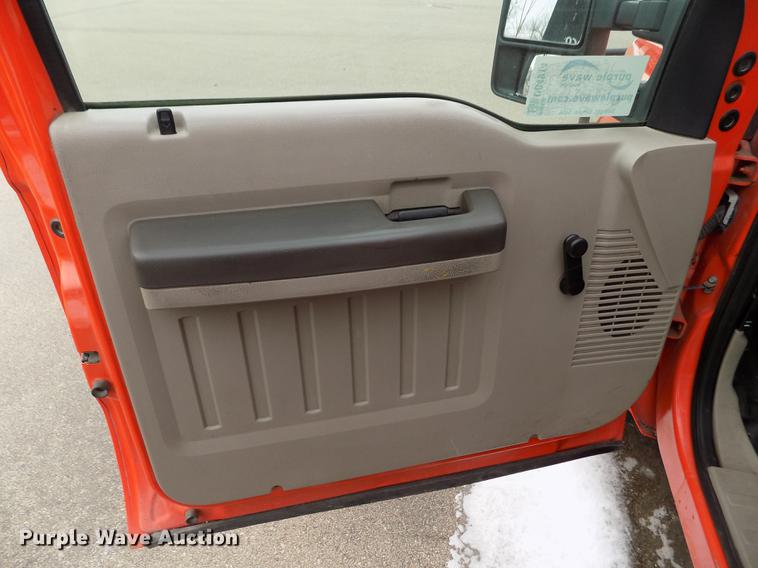 image for item DB4914 2008 Ford F250 Super Duty utility bed pickup truck