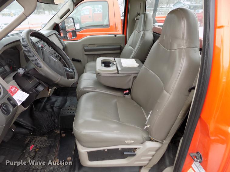 image for item DB4914 2008 Ford F250 Super Duty utility bed pickup truck