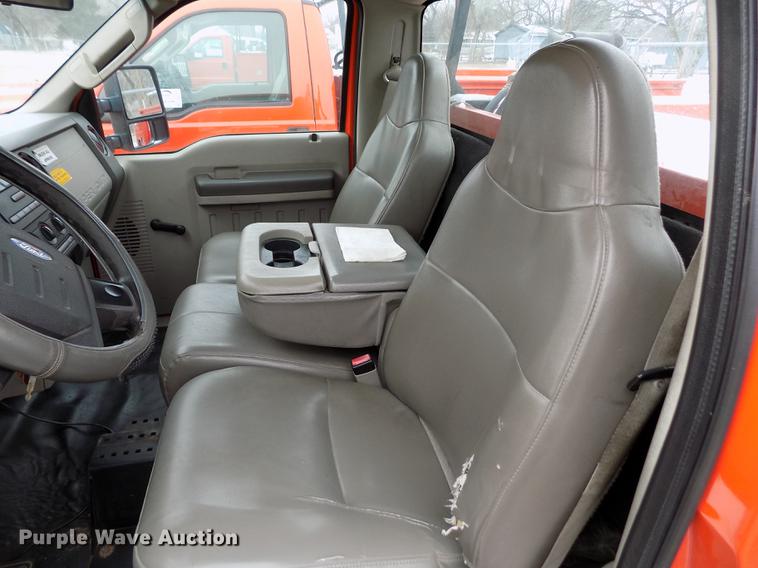 image for item DB4914 2008 Ford F250 Super Duty utility bed pickup truck