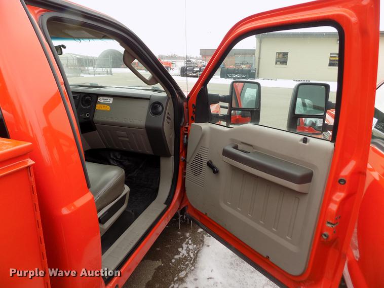 image for item DB4914 2008 Ford F250 Super Duty utility bed pickup truck