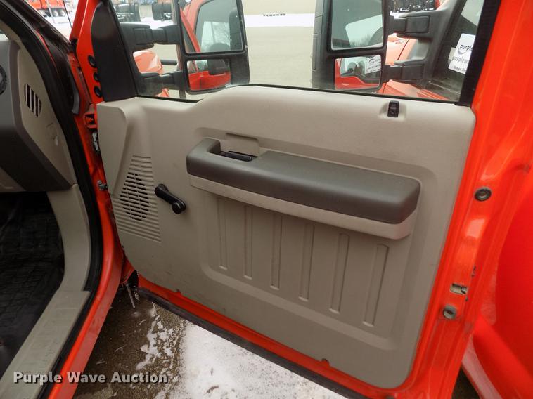 image for item DB4914 2008 Ford F250 Super Duty utility bed pickup truck