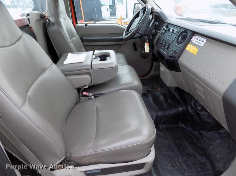 image for item DB4914 2008 Ford F250 Super Duty utility bed pickup truck