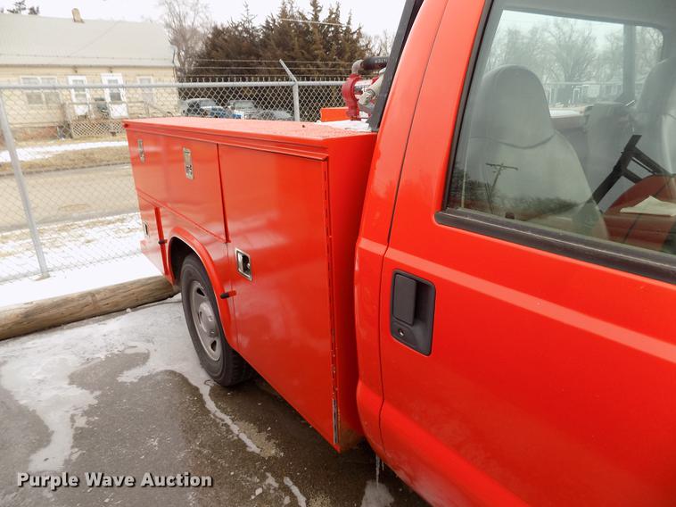 image for item DB4914 2008 Ford F250 Super Duty utility bed pickup truck