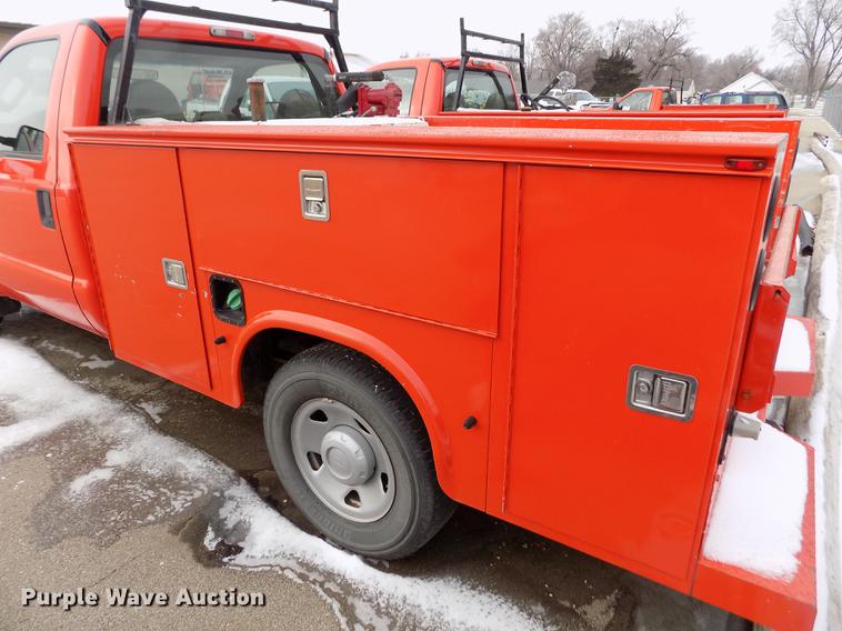 image for item DB4914 2008 Ford F250 Super Duty utility bed pickup truck