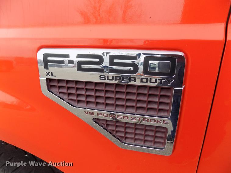image for item DB4914 2008 Ford F250 Super Duty utility bed pickup truck