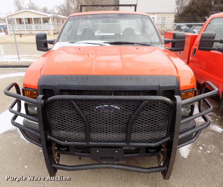 image for item DB4915 2008 Ford F250 Super Duty utility bed pickup truck