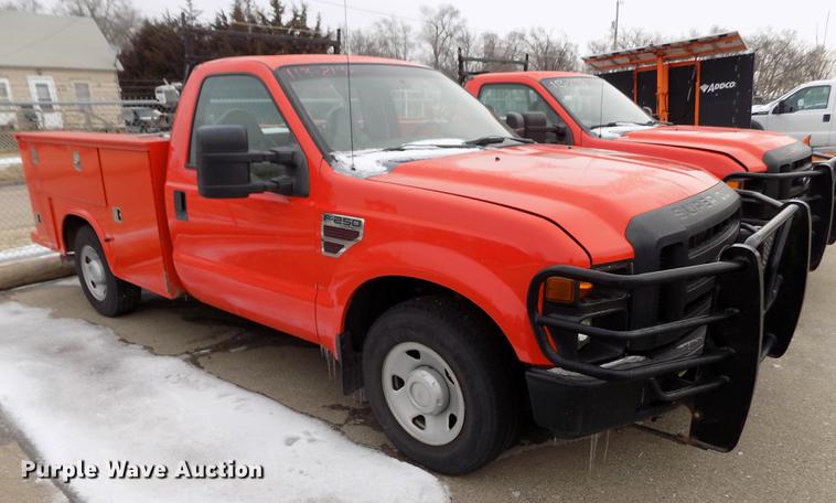 image for item DB4915 2008 Ford F250 Super Duty utility bed pickup truck