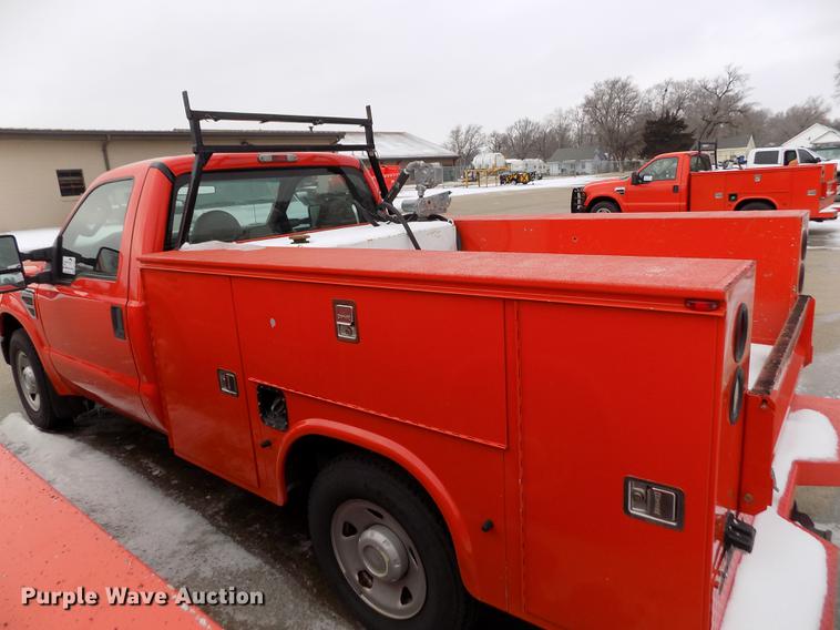 image for item DB4915 2008 Ford F250 Super Duty utility bed pickup truck