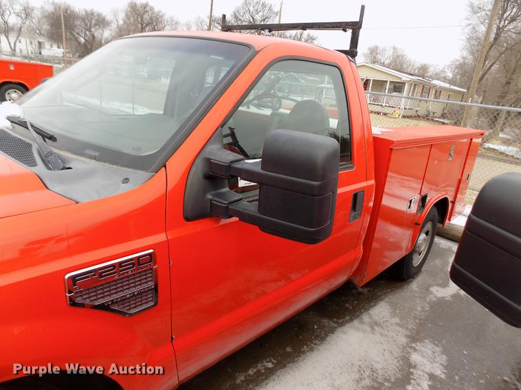 image for item DB4915 2008 Ford F250 Super Duty utility bed pickup truck