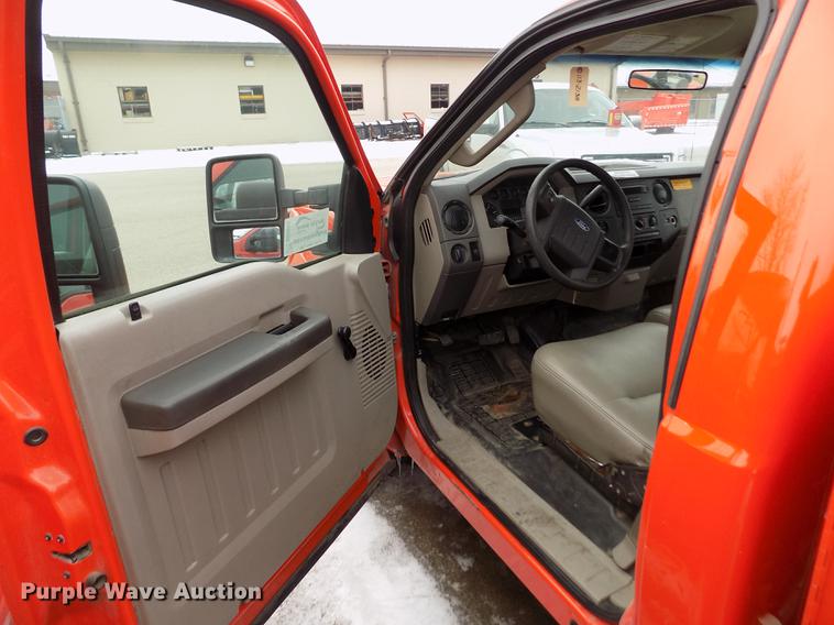 image for item DB4915 2008 Ford F250 Super Duty utility bed pickup truck