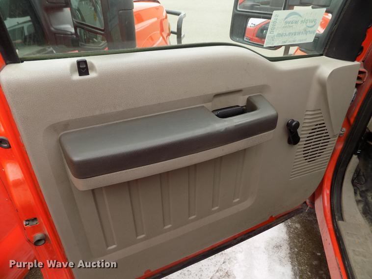 image for item DB4915 2008 Ford F250 Super Duty utility bed pickup truck