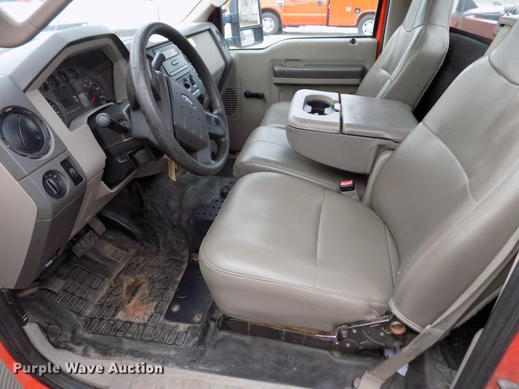 image for item DB4915 2008 Ford F250 Super Duty utility bed pickup truck