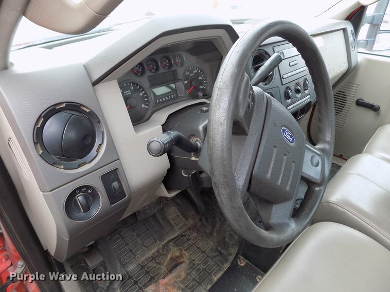 image for item DB4915 2008 Ford F250 Super Duty utility bed pickup truck