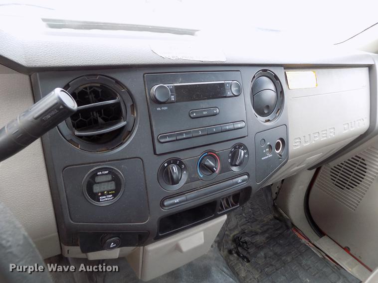 image for item DB4915 2008 Ford F250 Super Duty utility bed pickup truck