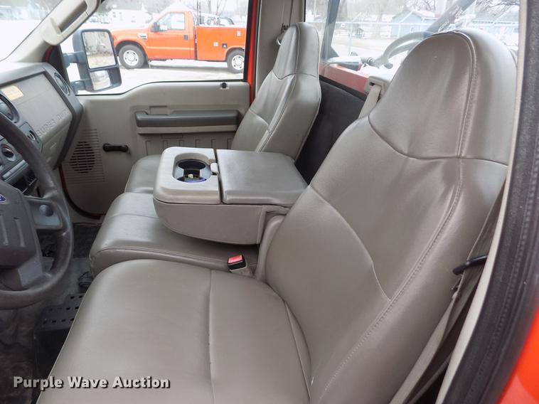 image for item DB4915 2008 Ford F250 Super Duty utility bed pickup truck