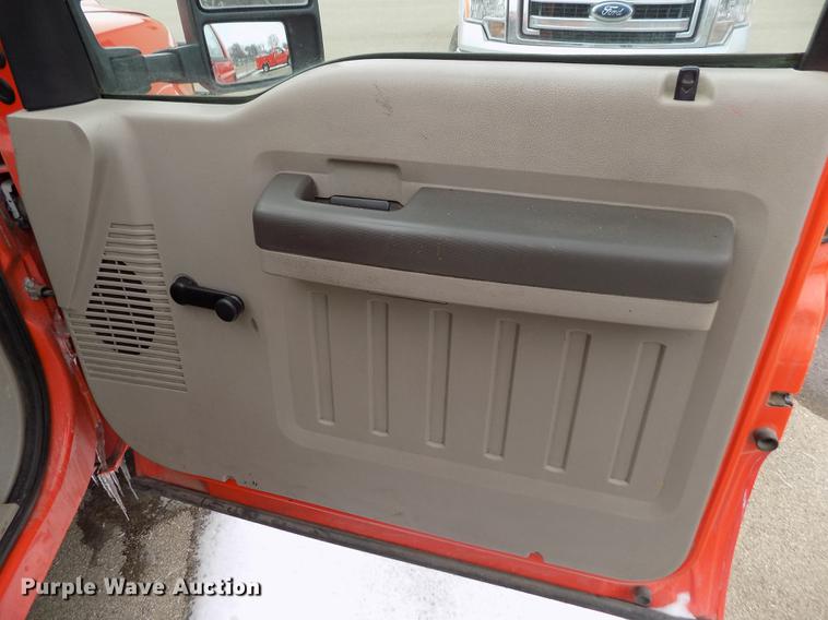 image for item DB4915 2008 Ford F250 Super Duty utility bed pickup truck