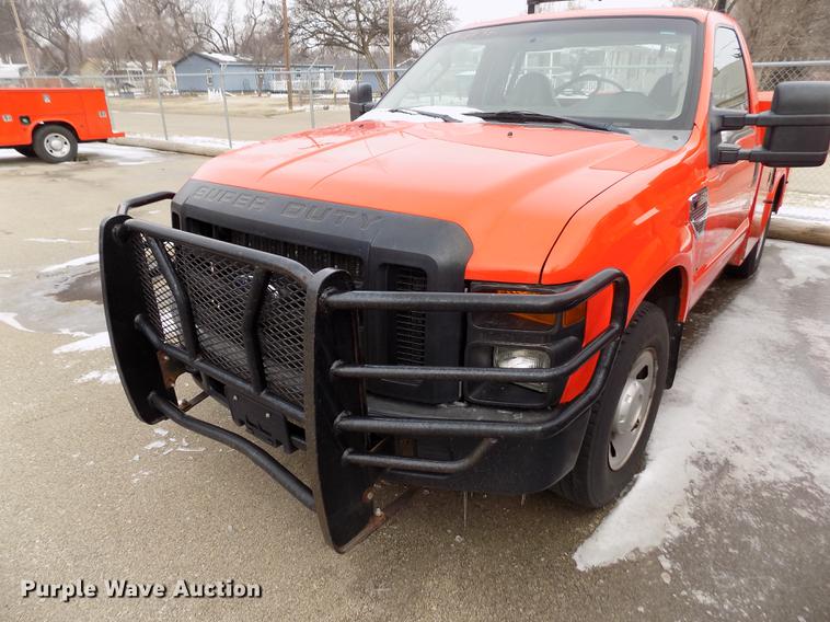 image for item DB4915 2008 Ford F250 Super Duty utility bed pickup truck