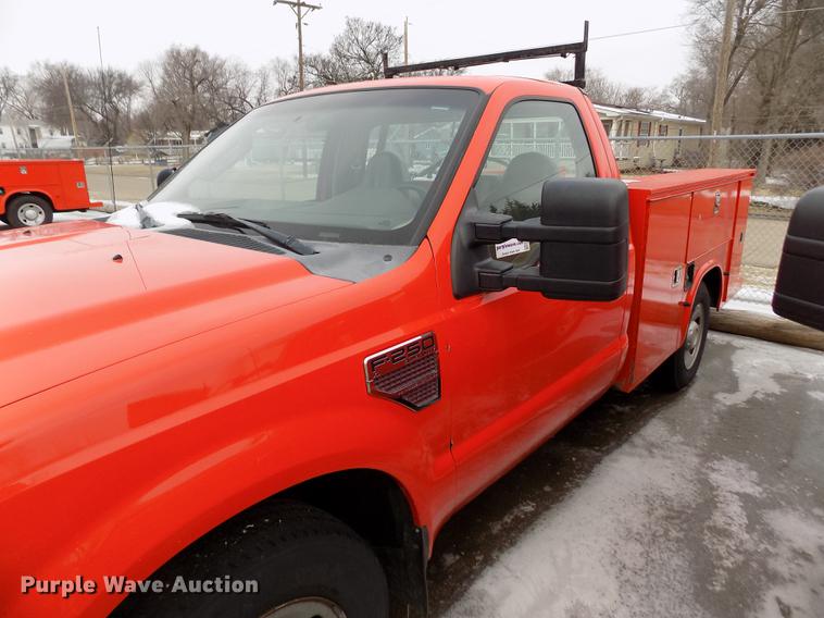 image for item DB4915 2008 Ford F250 Super Duty utility bed pickup truck