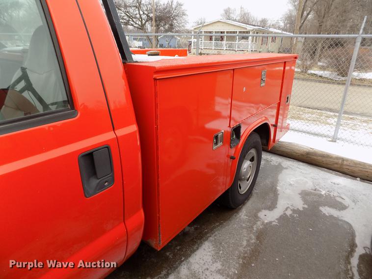 image for item DB4915 2008 Ford F250 Super Duty utility bed pickup truck