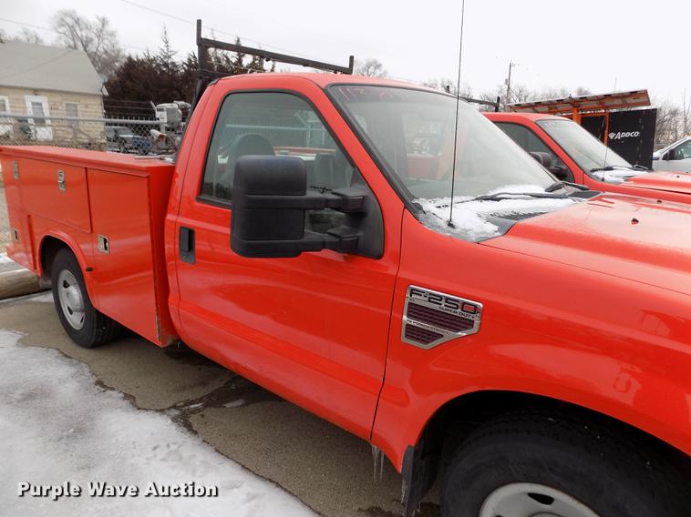 image for item DB4915 2008 Ford F250 Super Duty utility bed pickup truck