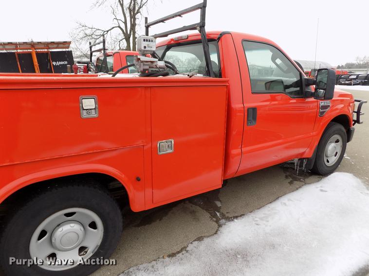 image for item DB4915 2008 Ford F250 Super Duty utility bed pickup truck