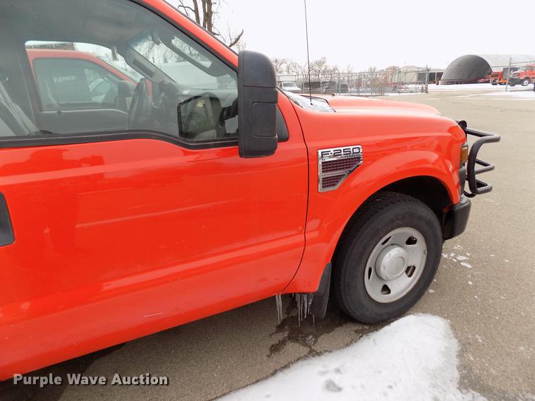 image for item DB4915 2008 Ford F250 Super Duty utility bed pickup truck