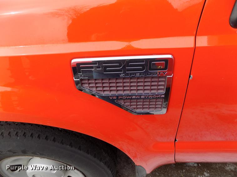 image for item DB4915 2008 Ford F250 Super Duty utility bed pickup truck