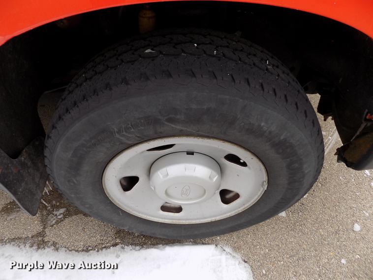 image for item DB4915 2008 Ford F250 Super Duty utility bed pickup truck