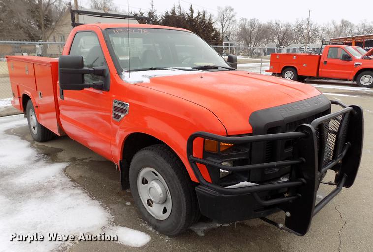 image for item DB4916 2008 Ford F250 Super Duty utility bed pickup truck
