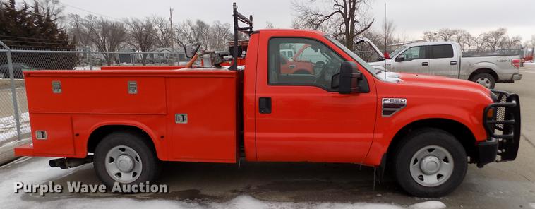 image for item DB4916 2008 Ford F250 Super Duty utility bed pickup truck