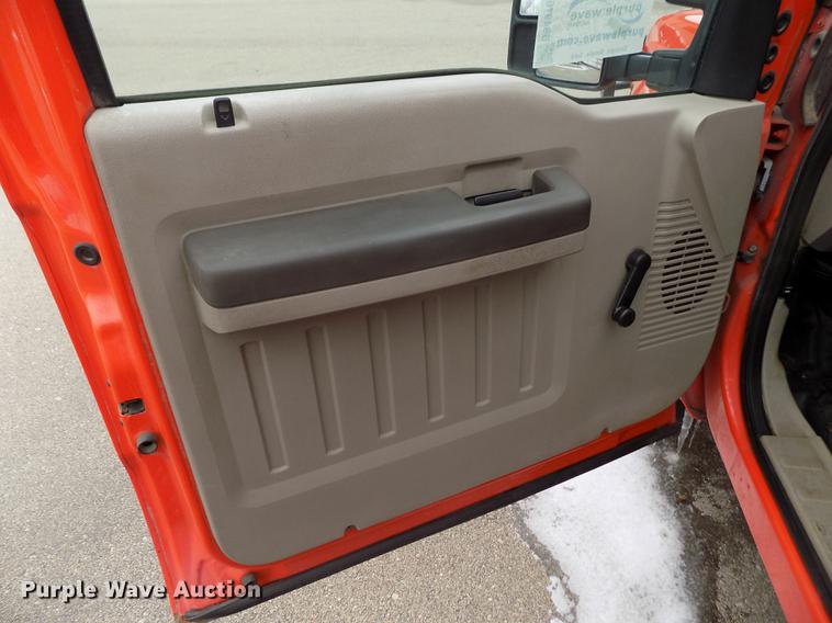 image for item DB4916 2008 Ford F250 Super Duty utility bed pickup truck