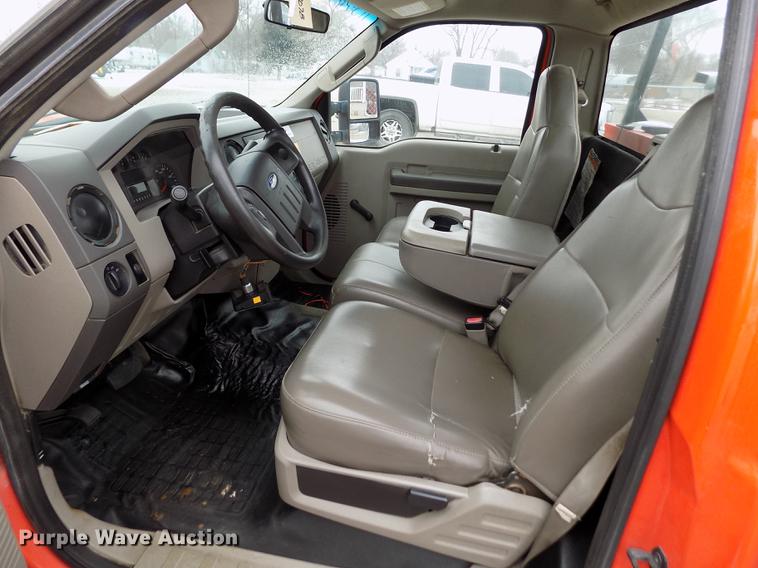 image for item DB4916 2008 Ford F250 Super Duty utility bed pickup truck