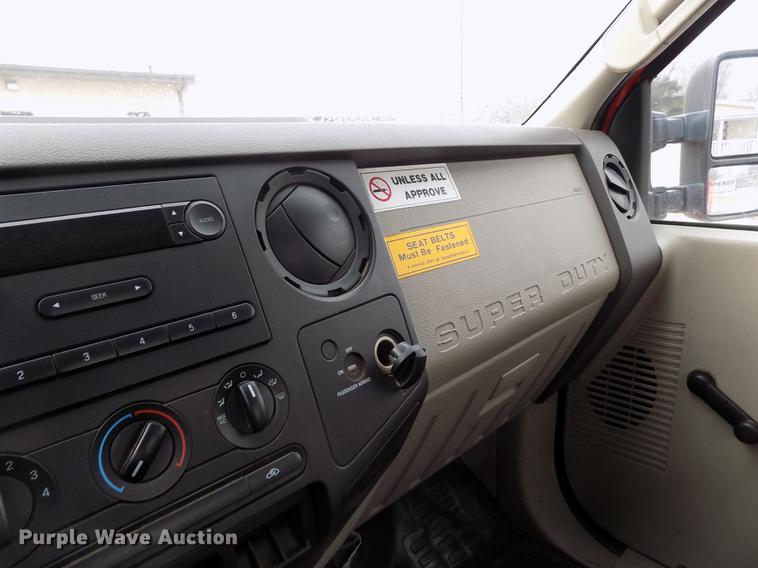 image for item DB4916 2008 Ford F250 Super Duty utility bed pickup truck