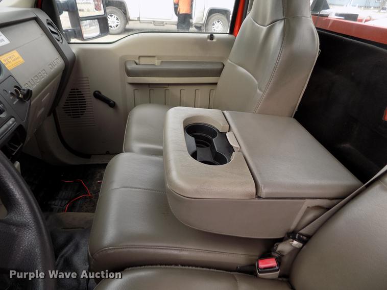 image for item DB4916 2008 Ford F250 Super Duty utility bed pickup truck