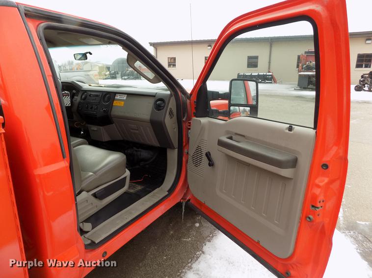 image for item DB4916 2008 Ford F250 Super Duty utility bed pickup truck