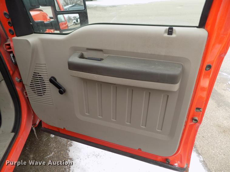 image for item DB4916 2008 Ford F250 Super Duty utility bed pickup truck