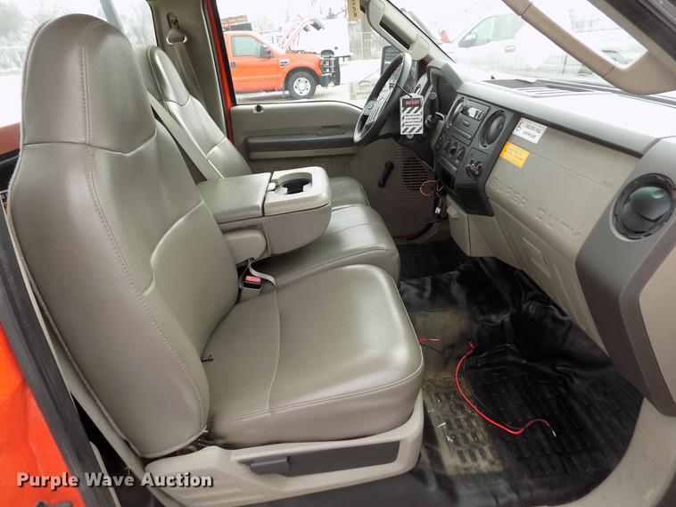 image for item DB4916 2008 Ford F250 Super Duty utility bed pickup truck