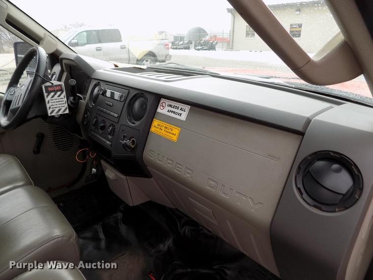 image for item DB4916 2008 Ford F250 Super Duty utility bed pickup truck