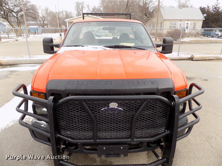 image for item DB4916 2008 Ford F250 Super Duty utility bed pickup truck