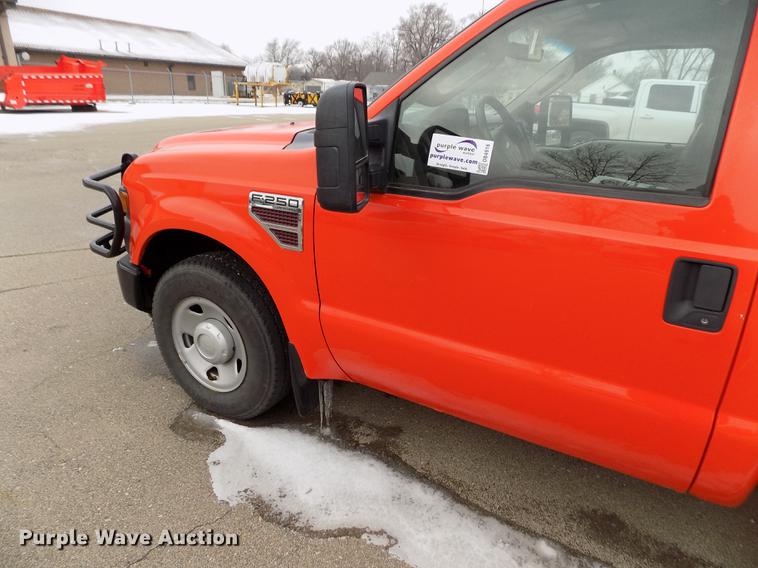 image for item DB4916 2008 Ford F250 Super Duty utility bed pickup truck