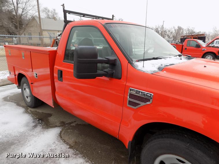 image for item DB4916 2008 Ford F250 Super Duty utility bed pickup truck