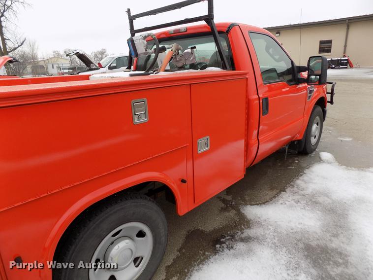 image for item DB4916 2008 Ford F250 Super Duty utility bed pickup truck