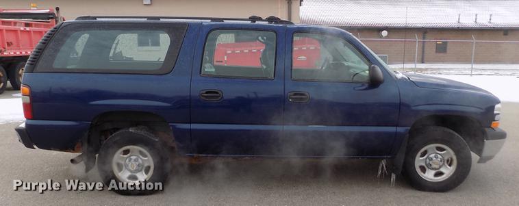 image for item DB4917 2002 Chevrolet Suburban 1500 SUV
